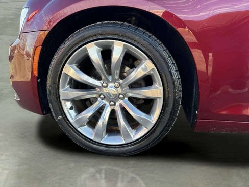 Used 2019 Chrysler 300 Limited image 36