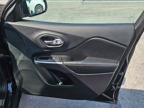 Used 2020 Jeep Cherokee Limited image 7