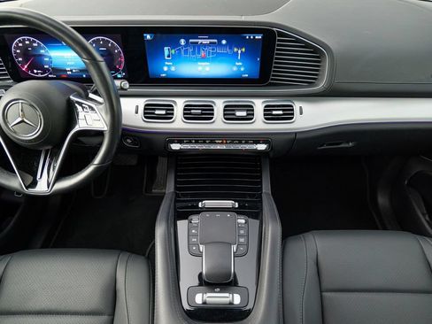 Used 2024 Mercedes-Benz GLS 450 4MATIC image 40