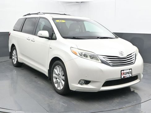 Used 2016 Toyota Sienna Limited Premium AWD/4WD image 3