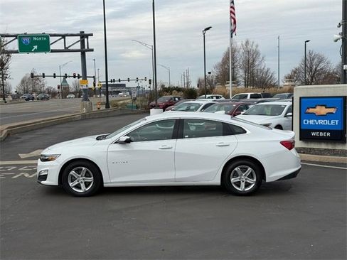 Used 2024 Chevrolet Malibu LT image 2