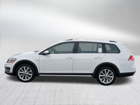 Used 2019 Volkswagen Golf Alltrack SE image 4