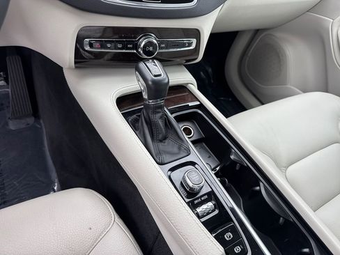 Used 2019 Volvo XC90 T6 Momentum w/ Protection Package Premier image 30