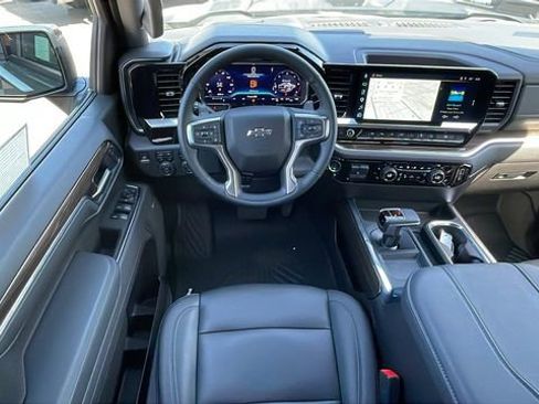 Used 2025 Chevrolet Silverado 1500 LT Trail Boss w/ LT Trail Boss Premium Package AWD/4WD image 15