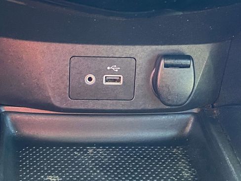 Used 2018 Nissan Rogue SV image 28