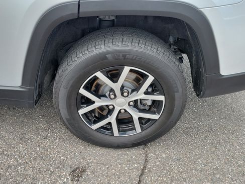 Used 2024 Jeep Grand Cherokee L Limited RWD image 38