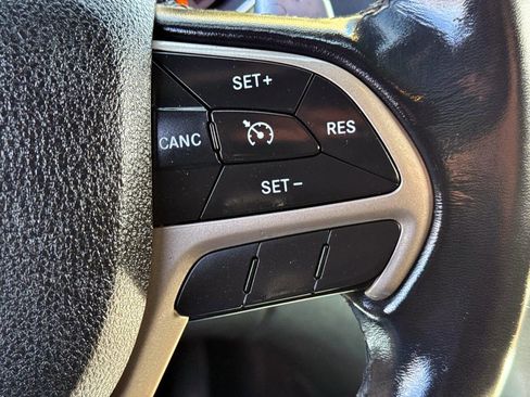 Used 2016 Jeep Grand Cherokee Laredo w/ Quick Order Package 23E image 17