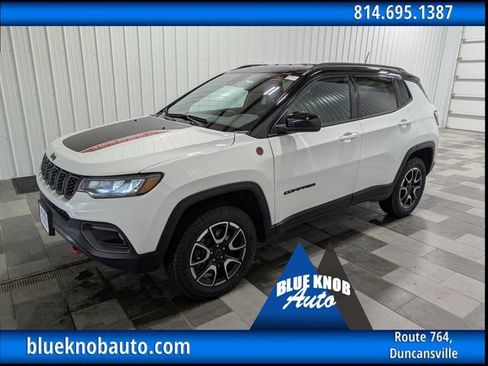 Used 2025 Jeep Compass Trailhawk AWD/4WD image 1