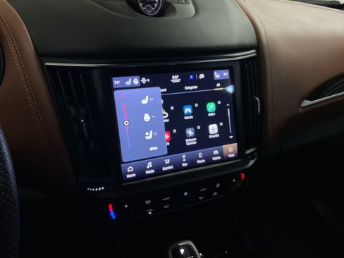 Used 2021 Maserati Levante image 12