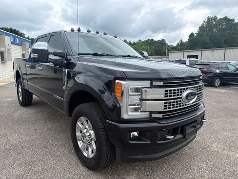 Used 2019 Ford F250 Platinum w/ Platinum Ultimate Package AWD/4WD image 4