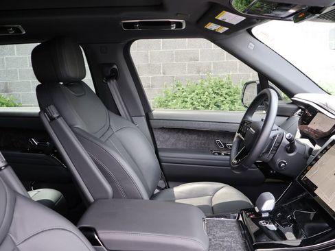 Used 2025 Land Rover Range Rover Sport Dynamic SE AWD/4WD image 9