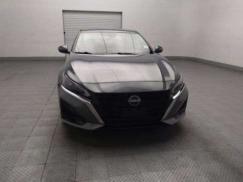 Used 2024 Nissan Altima 2.5 SV w/ SV Premium Package FWD image 14