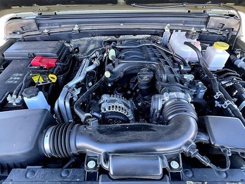 Certified 2025 Jeep Gladiator Rubicon w/ Convenience Group image 9