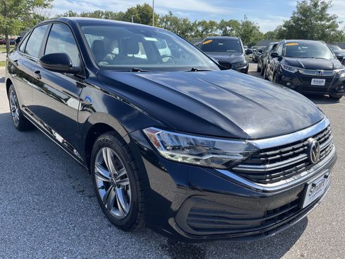 Used 2024 Volkswagen Jetta SE FWD image 5