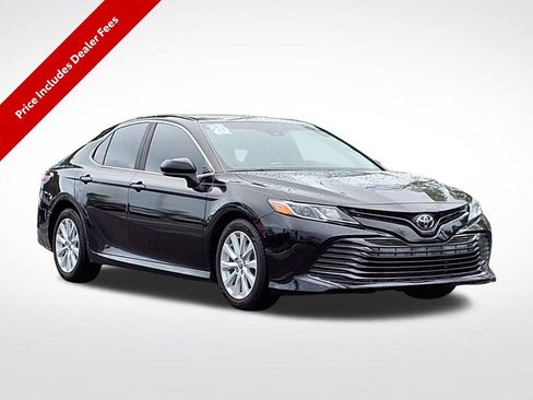 Used 2020 Toyota Camry LE FWD image 1