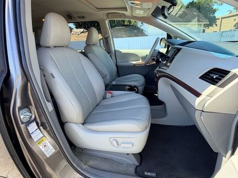 Used 2014 Toyota Sienna XLE AWD/4WD image 20