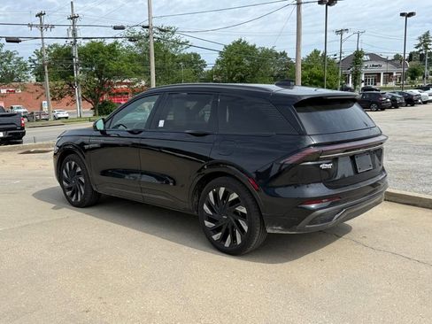 Used 2025 Lincoln Nautilus Reserve AWD/4WD image 8
