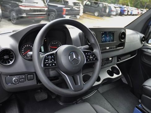 Used 2023 Mercedes-Benz Sprinter 2500 image 21