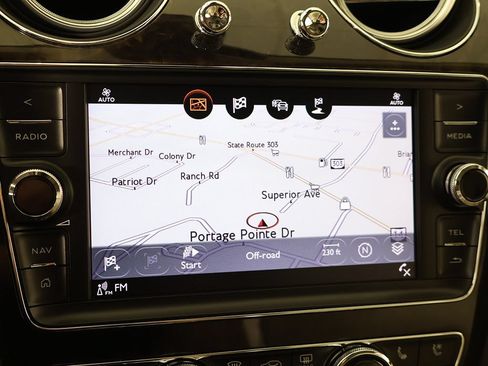 Used 2020 Bentley Bentayga Plug-In Hybrid AWD/4WD image 58