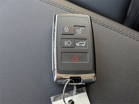 Used 2025 Land Rover Defender 90 S image 22