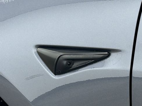 Used 2023 Tesla Model 3 Performance image 3