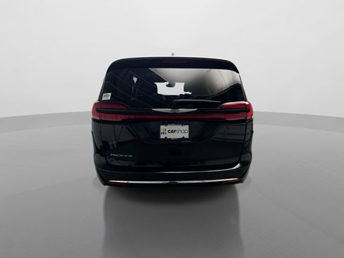 Used 2023 Chrysler Pacifica Touring-L FWD image 4