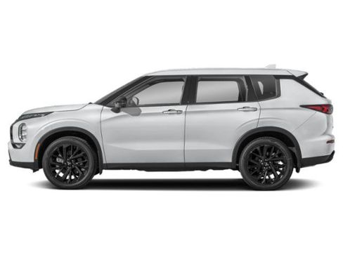 Used 2024 Mitsubishi Outlander FWD image 3