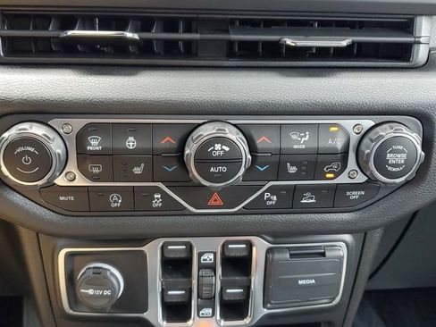 New 2025 Jeep Gladiator Sport image 31