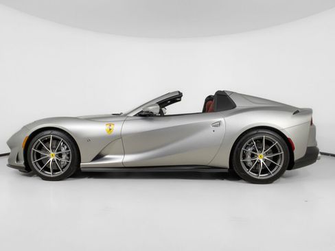 Used 2022 Ferrari 812 GTS image 3
