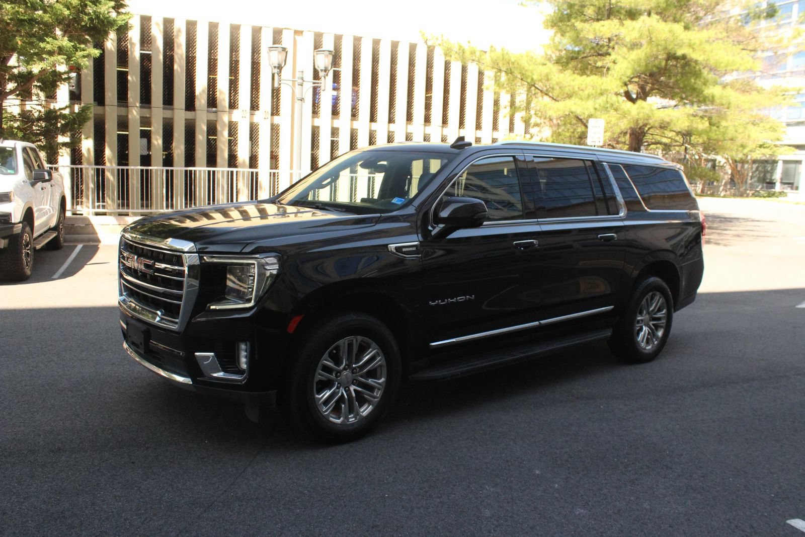 Used 2021 GMC Yukon XL SLT w/ SLT Premium Package AWD/4WD image 12