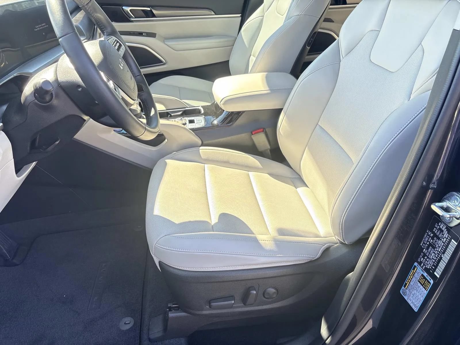 Used 2025 Kia Telluride S FWD image 31
