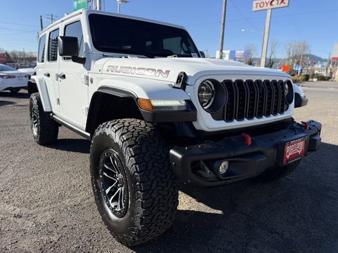 Used 2024 Jeep Wrangler Unlimited Rubicon image 2