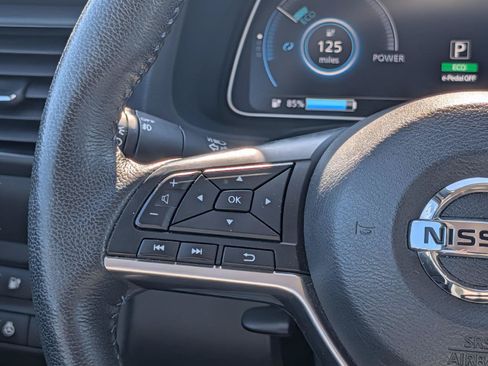 Used 2019 Nissan Leaf SL w/ SL Technology Package FWD image 12