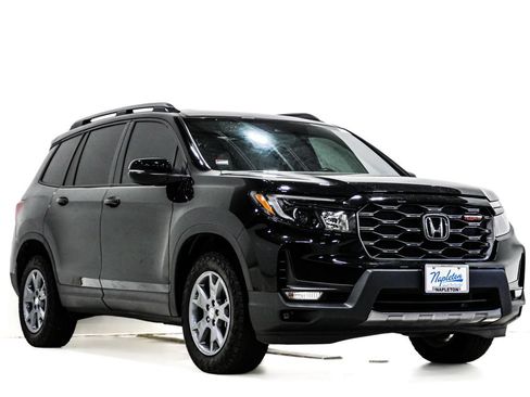 Used 2025 Honda Passport TrailSport image 1