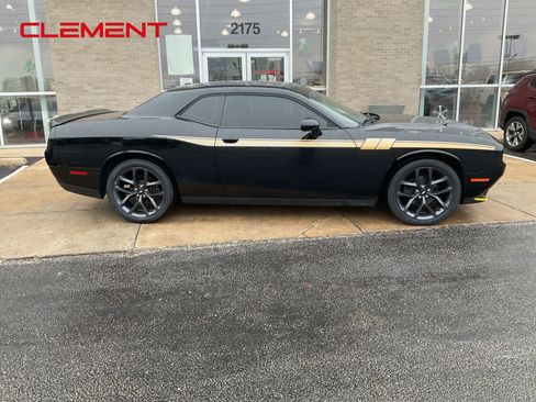 Used 2019 Dodge Challenger SXT w/ Blacktop Package image 4