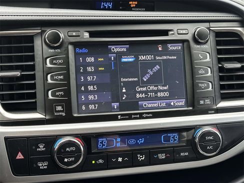 Used 2019 Toyota Highlander Limited image 21