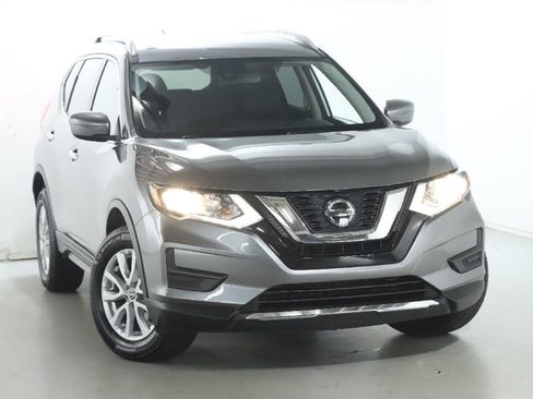 Used 2020 Nissan Rogue SV AWD/4WD image 2