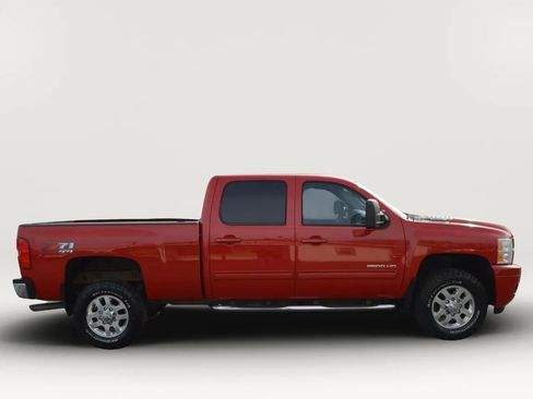 Used 2014 Chevrolet Silverado 2500 LTZ w/ LTZ Plus Package image 8