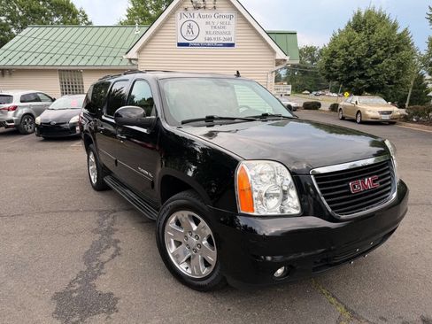 Used 2014 GMC Yukon XL SLT w/ SLT-2 Equipment Package AWD/4WD image 1