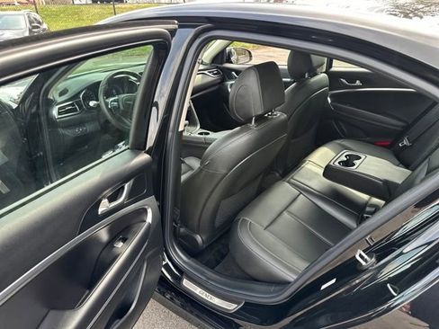 Used 2025 Genesis G70 2.5T image 33