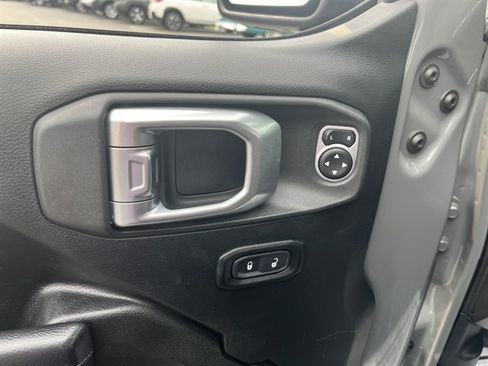 Used 2019 Jeep Wrangler Sport AWD/4WD image 16