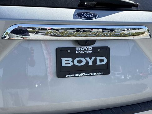 Used 2023 Ford Explorer XLT w/ Equipment Group 202A AWD/4WD image 32