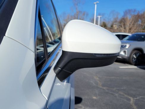 Certified 2024 Volkswagen Tiguan SE image 15