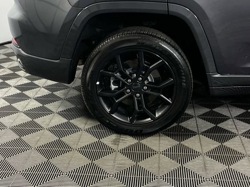 Certified 2025 Jeep Grand Cherokee Limited 4xe image 11