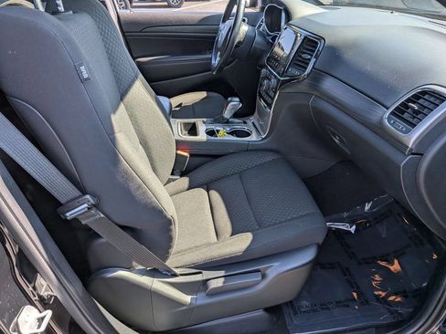 Certified 2022 Jeep Grand Cherokee Laredo E w/ Security & Convenience Group AWD/4WD image 35
