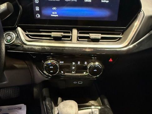 Used 2024 Chevrolet Trax RS w/ Sunroof Package image 16