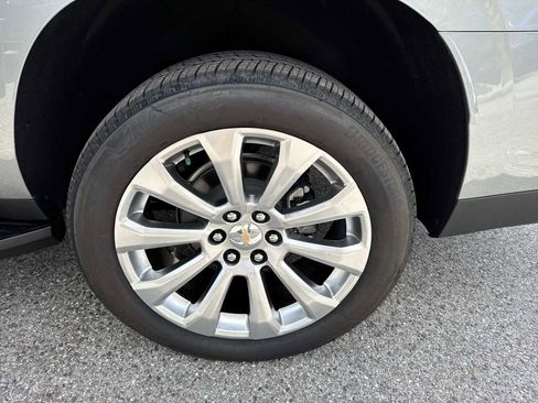 New 2025 Chevrolet Suburban Premier image 12