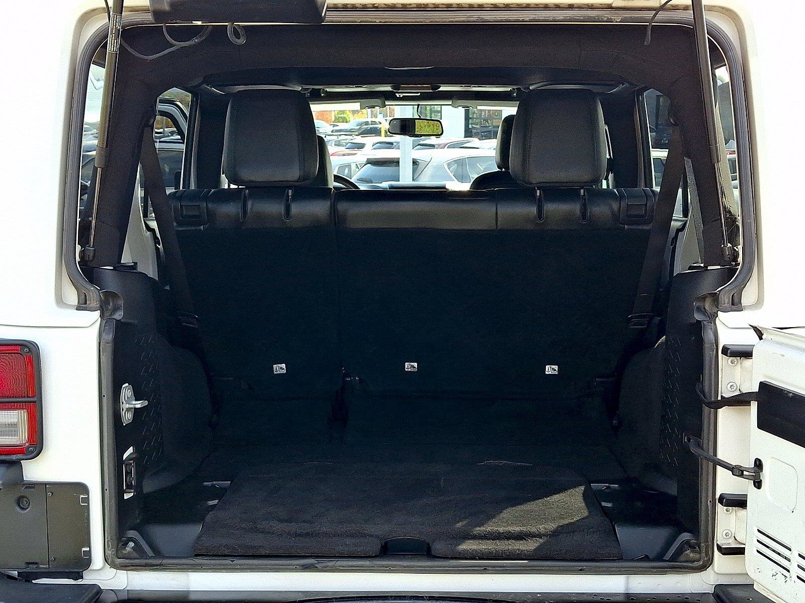 Used 2017 Jeep Wrangler Unlimited Sahara AWD/4WD image 28