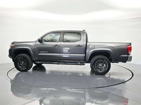 Used 2017 Toyota Tacoma SR5 w/ Tow Package RWD image 8