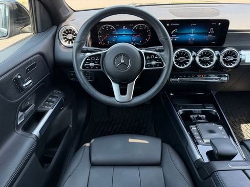 Used 2022 Mercedes-Benz GLB 250 4MATIC image 11